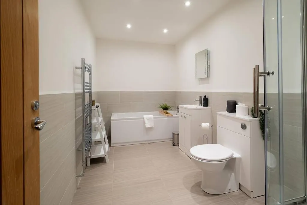 2 Bed 2 Bath Spacious Apartment In Central アバディーン