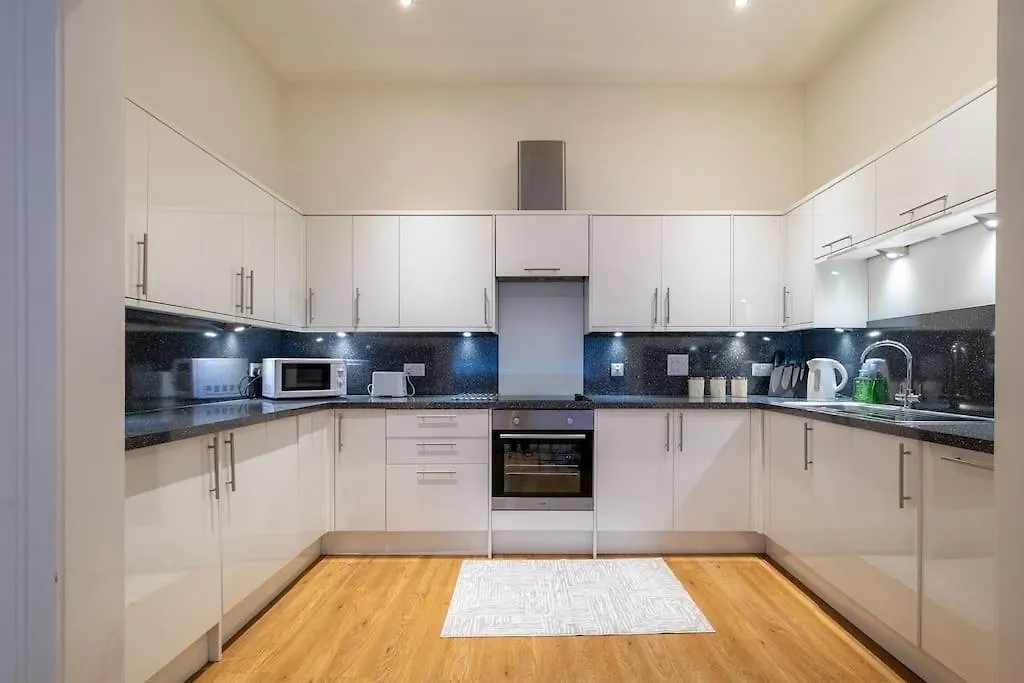 2 Bed 2 Bath Spacious Apartment In Central アバディーン