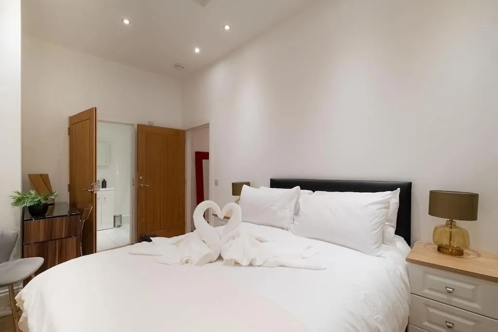 2 Bed 2 Bath Spacious Apartment In Central Aberdeen 0*,