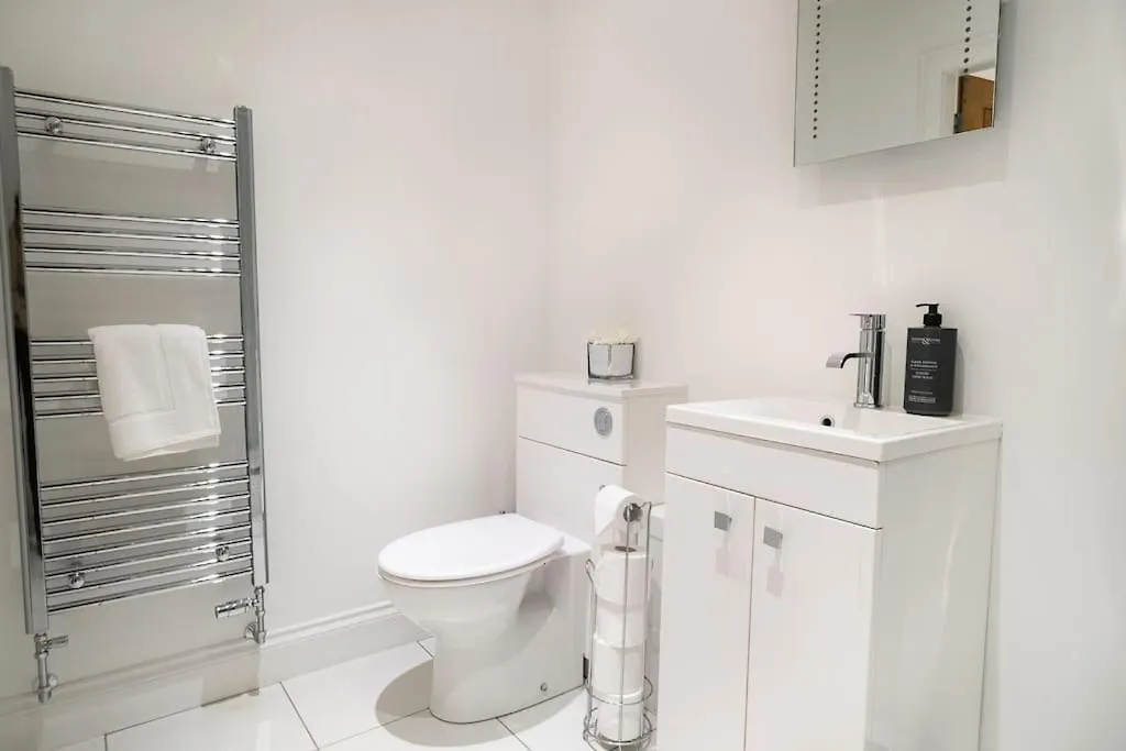 2 Bed 2 Bath Spacious Apartment In Central Aberdeen